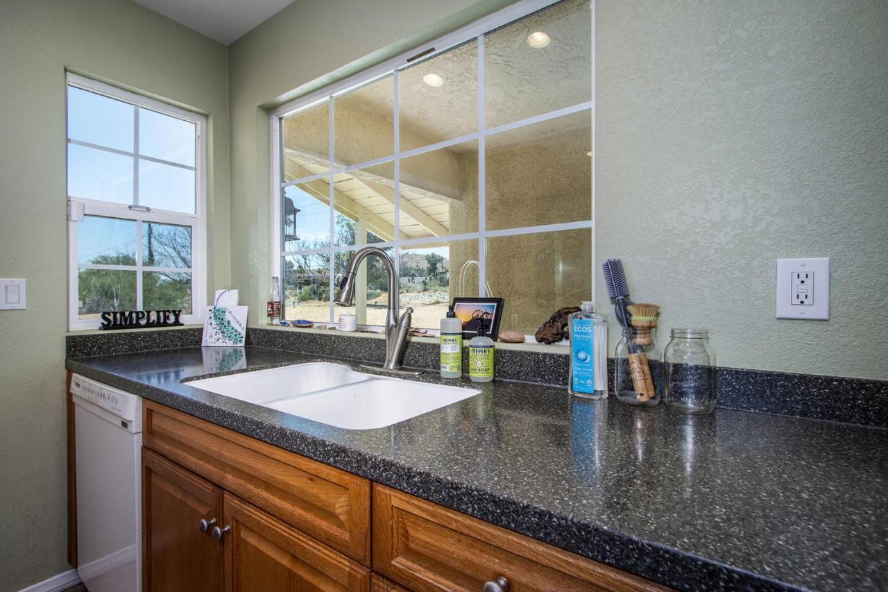 Peaceful Home With Nature Views & Trail Access Yucca Valley Exterior photo
